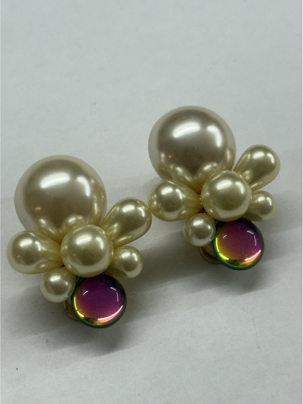 VTG Signed Wendy Gell Earrings Faux Pearl Cluster Reflective Lucite Disc Clip On